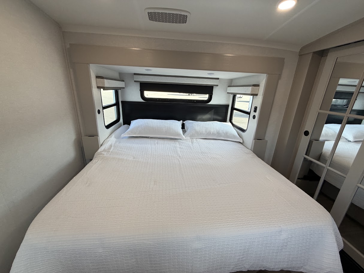 2027 JAYCO NORTH POINT 361RLBH - Image 55