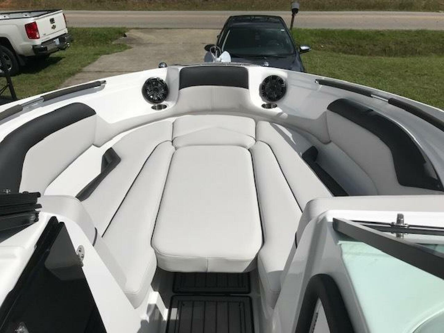 2018 Rinker 29QX - Image 13