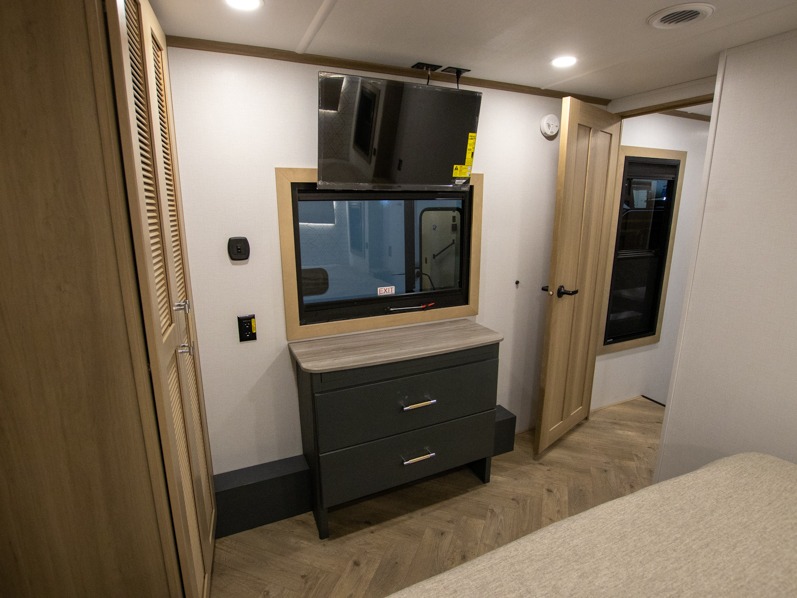 2025 Keystone Raptor 415 - Image 23