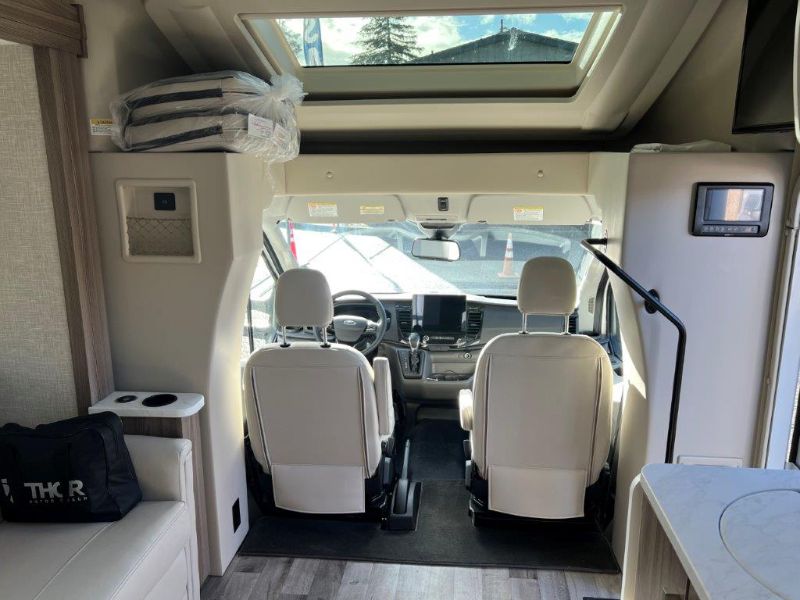 2025 Thor Motor Coach Gemini AWD 24KB - Image 7