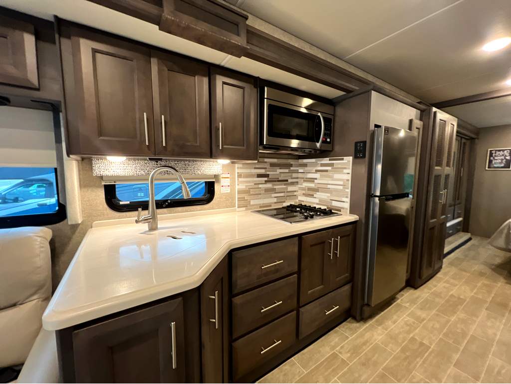 2022 THOR MOTOR COACH MIRAMAR 35.2 - Image 12