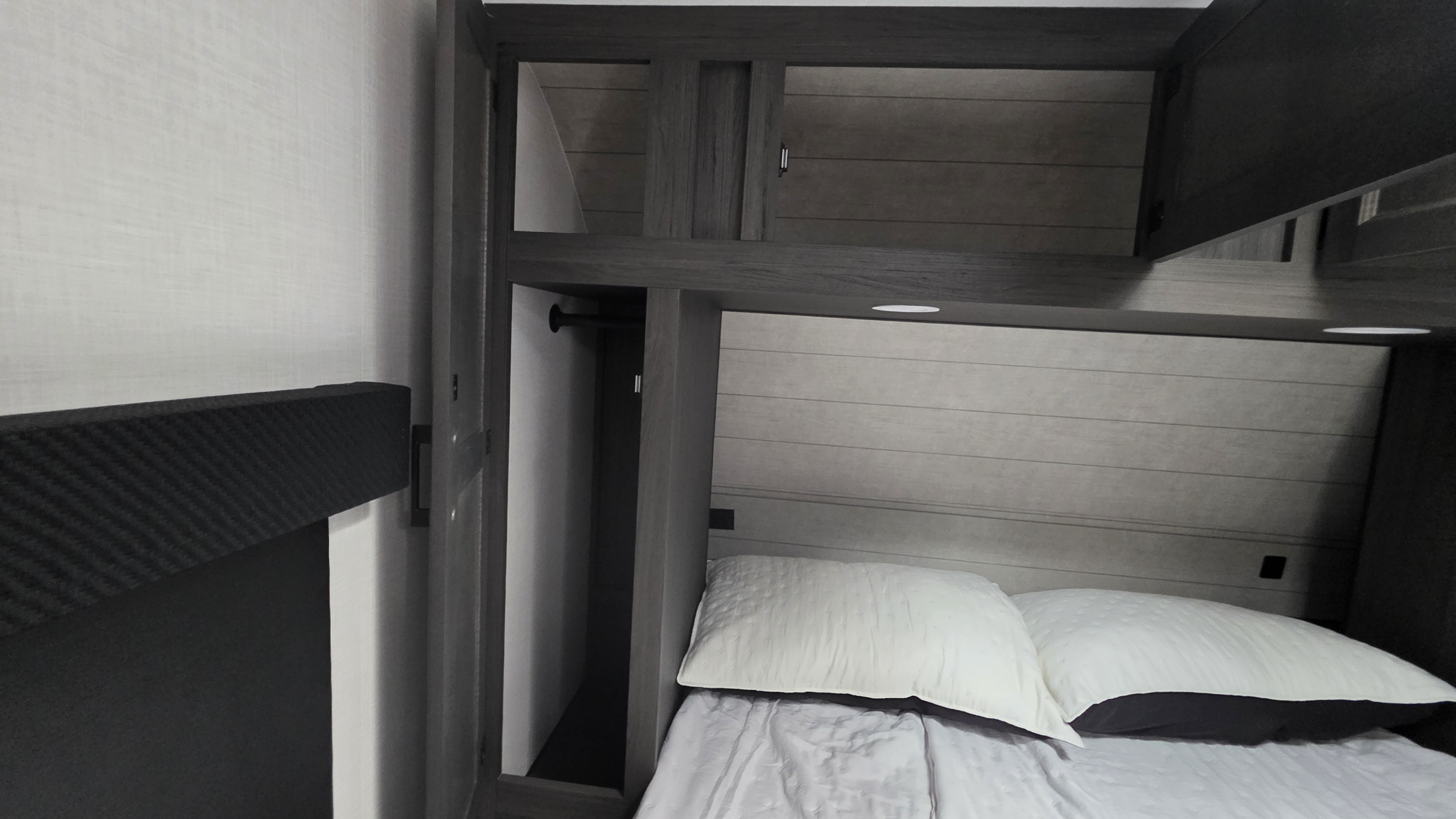 2027 VENTURE RV SPORTTREK STINGER 232VRL - Image 24