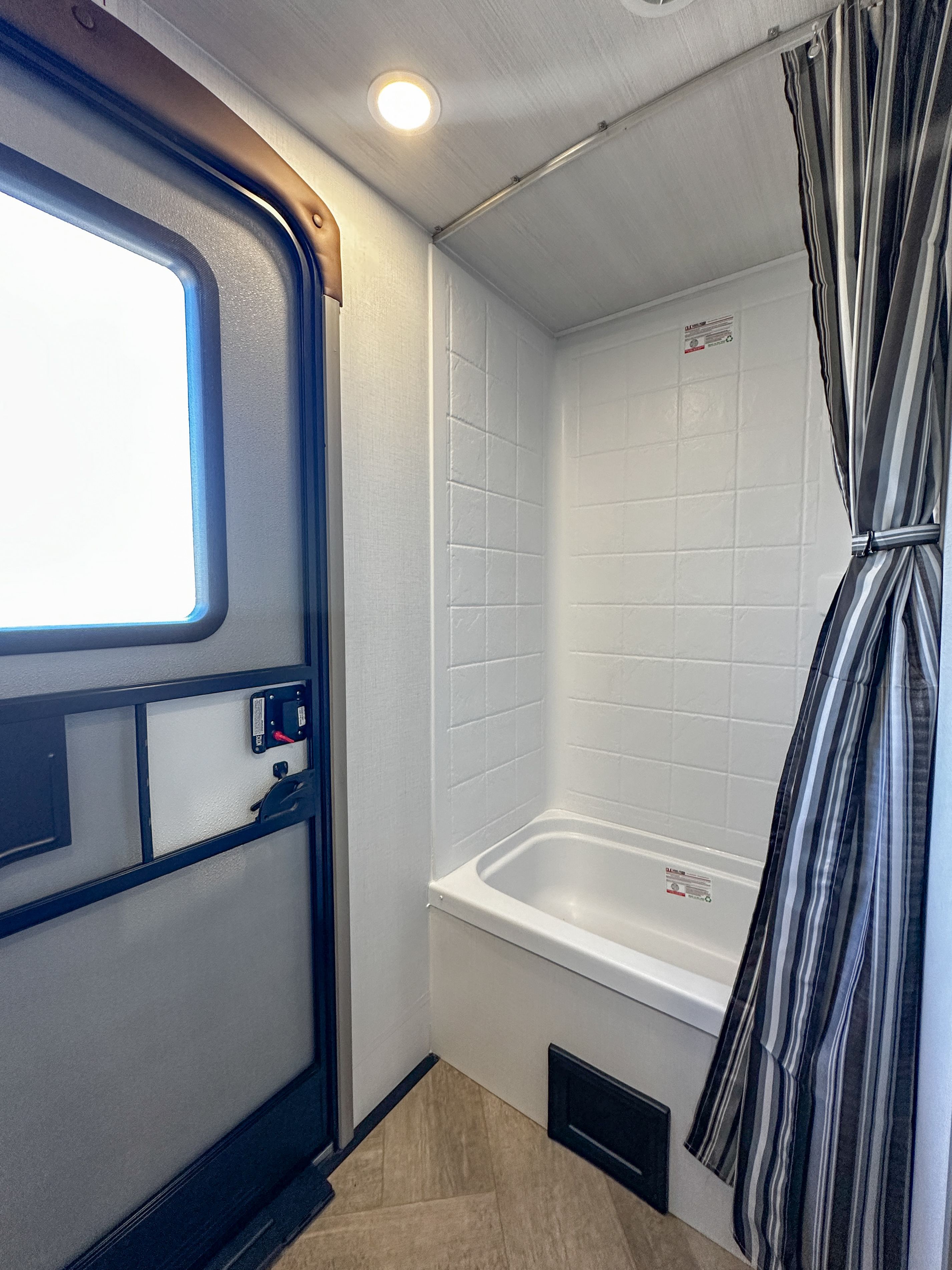 2026 Keystone Sprinter 3920DSL - Image 36