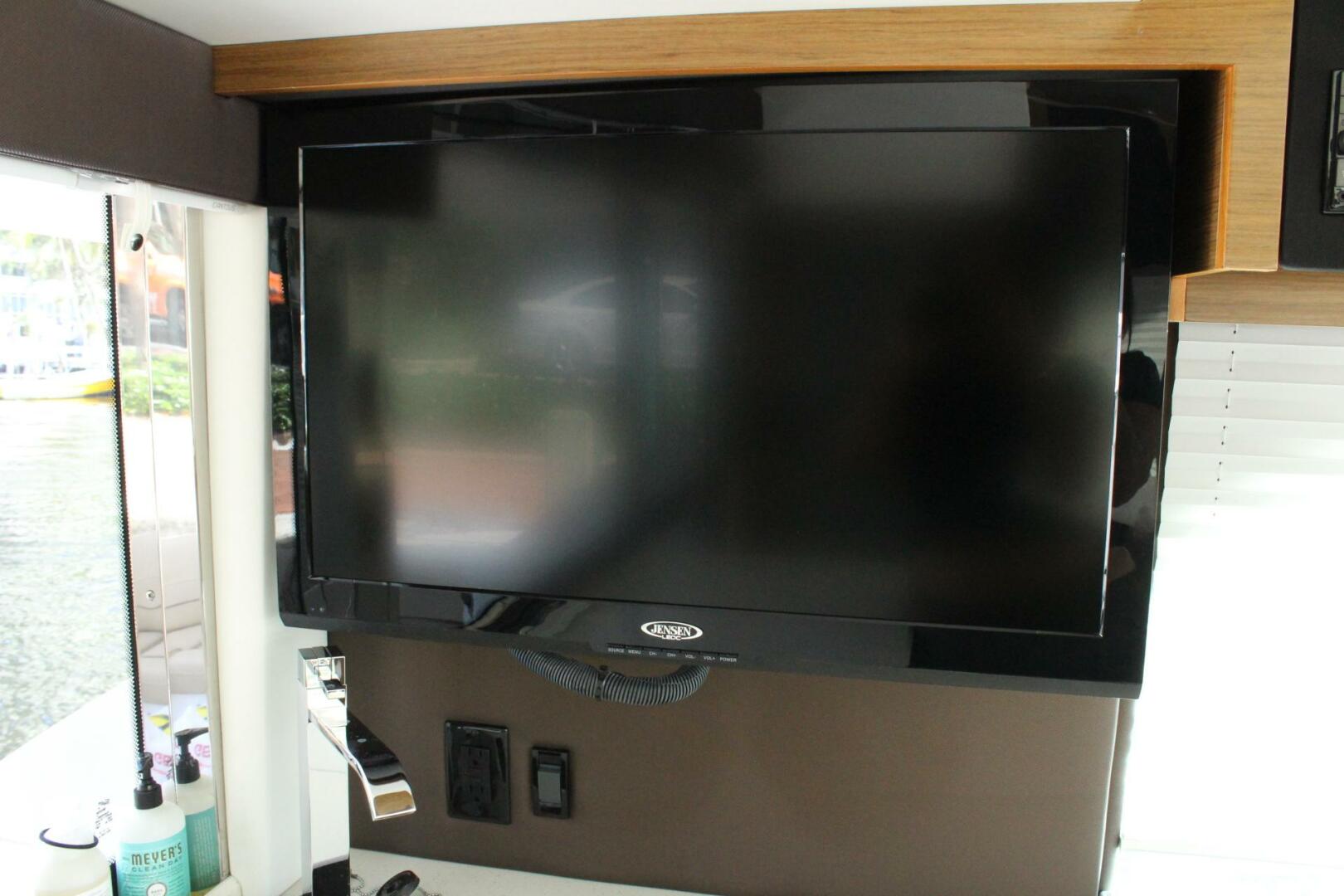 2014 Cruisers Yachts 45 Cantius - Image 4
