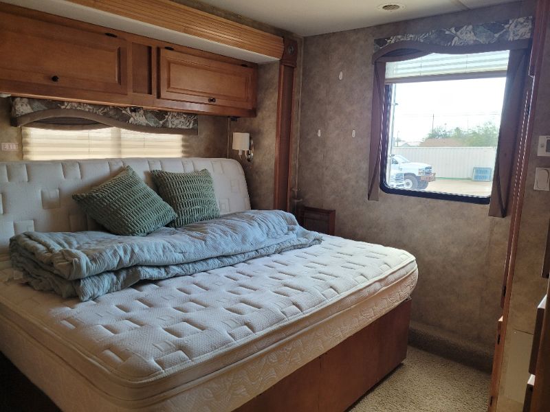 2008 Gulf Stream Conquest Super Nova 6372 - Image 15