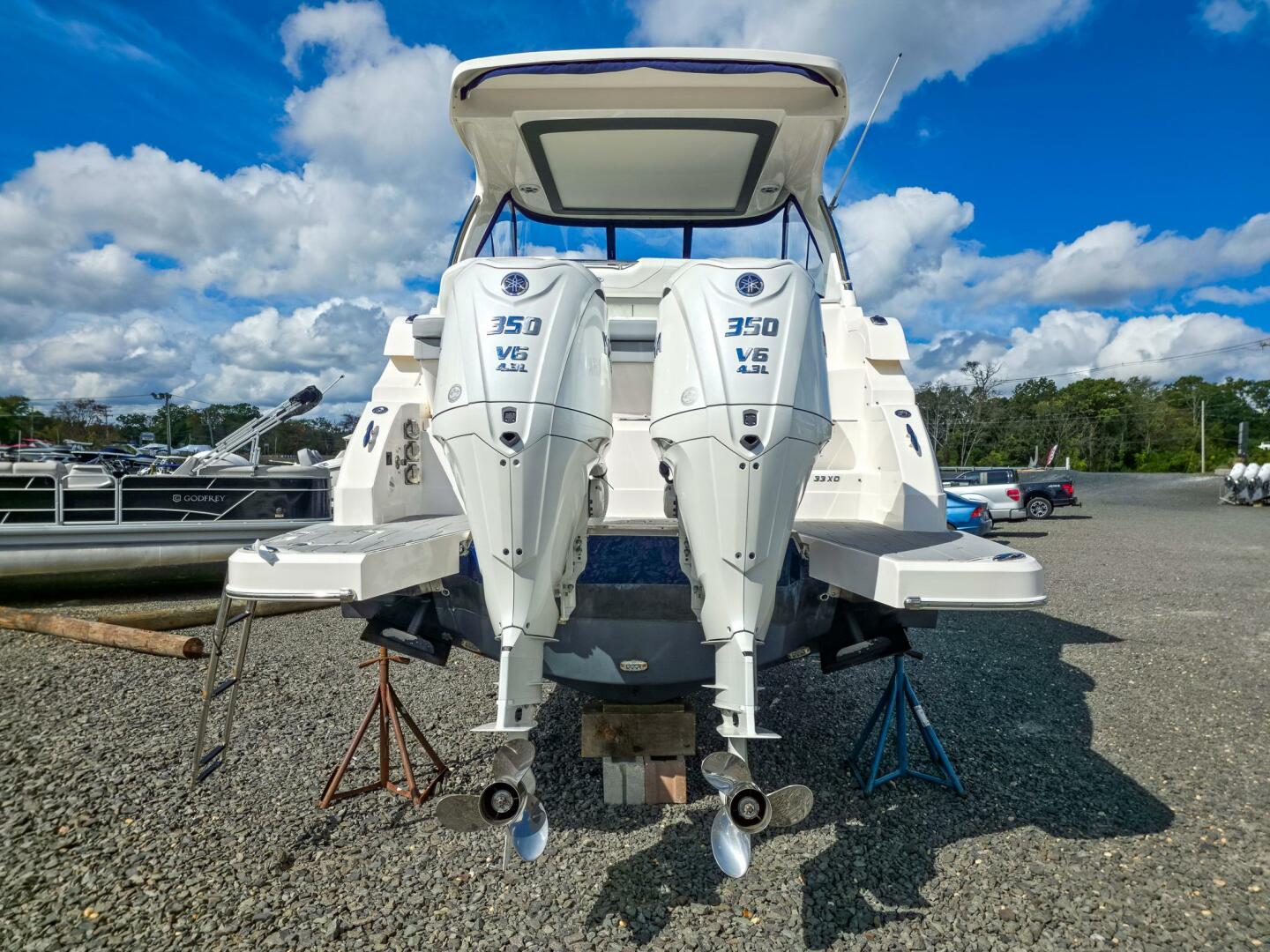 2026 Regal 33 XO Base - Image 12