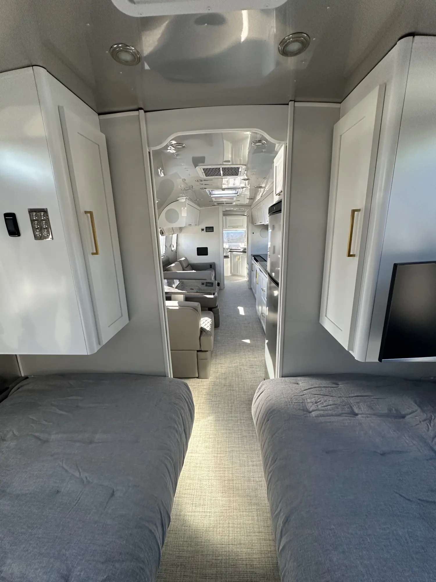 2027 Airstream Classic 33FBT - Image 11