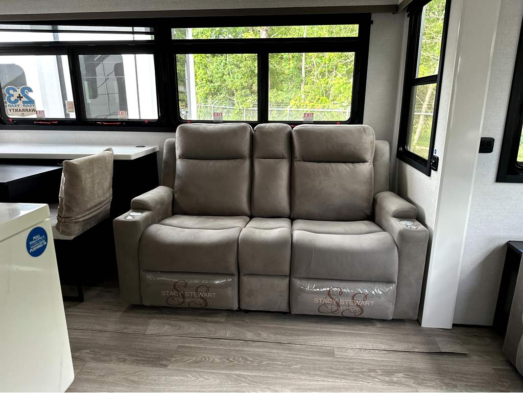 2027 JAYCO PINNACLE 32RLTS - Image 13