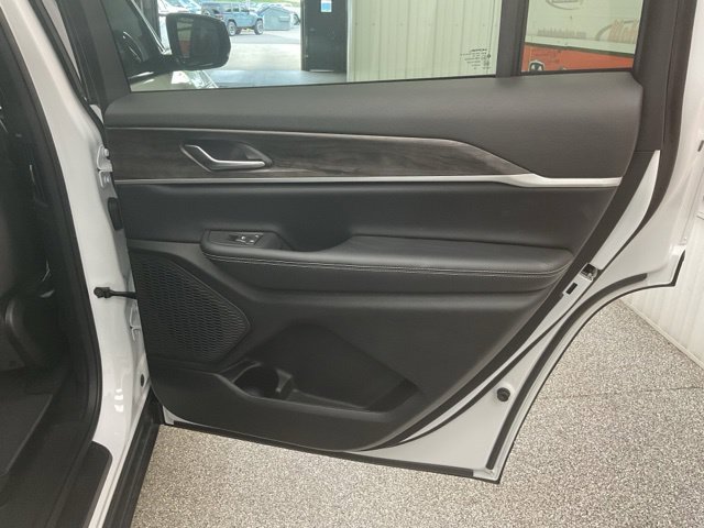 2026 Jeep Grand-Cherokee-L Laredo Altitude 4x4 - Image 41