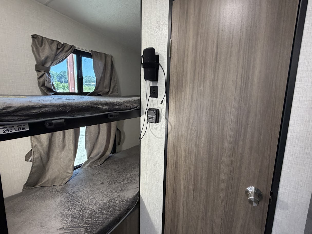 2025 VENTURE RV SONIC 169VUD - Image 20