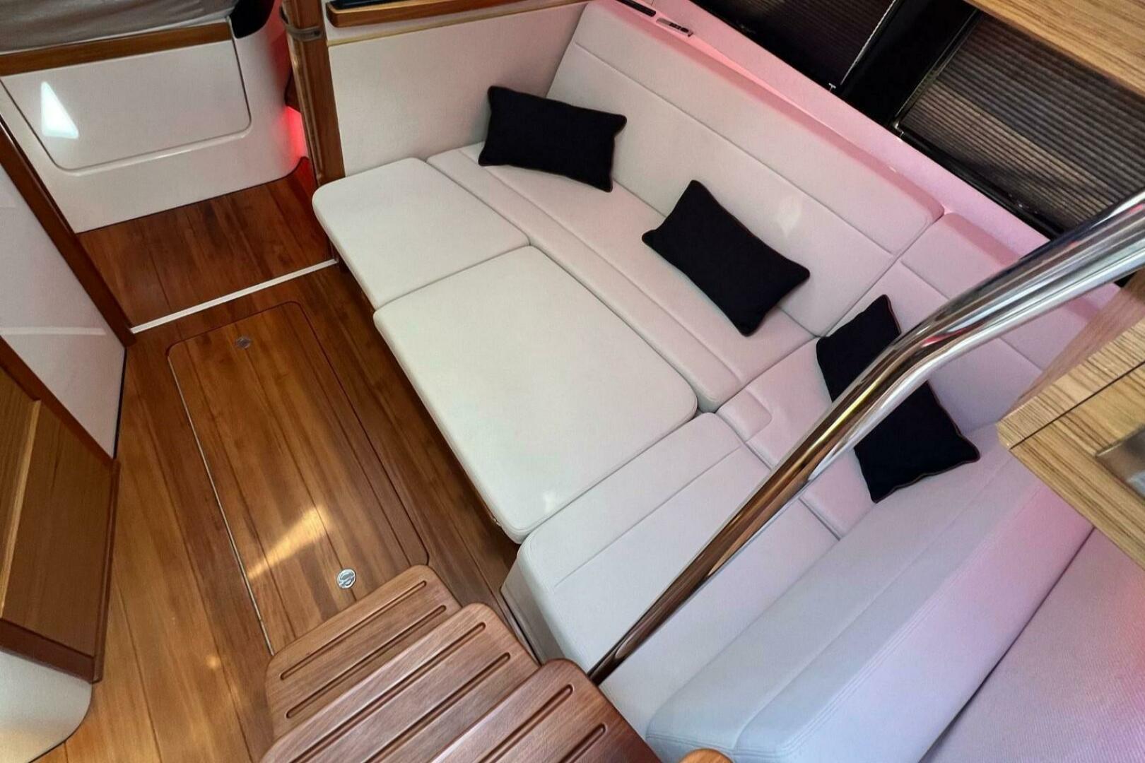 2022 Boston Whaler Conquest 405 - Image 23