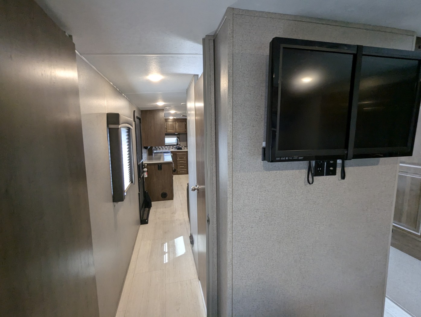 2021 Forest River Rockwood Ultra Lite 2902SW - Image 18