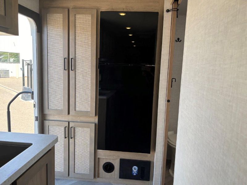 2026 Ember RV E-Series 21FBE - Image 21