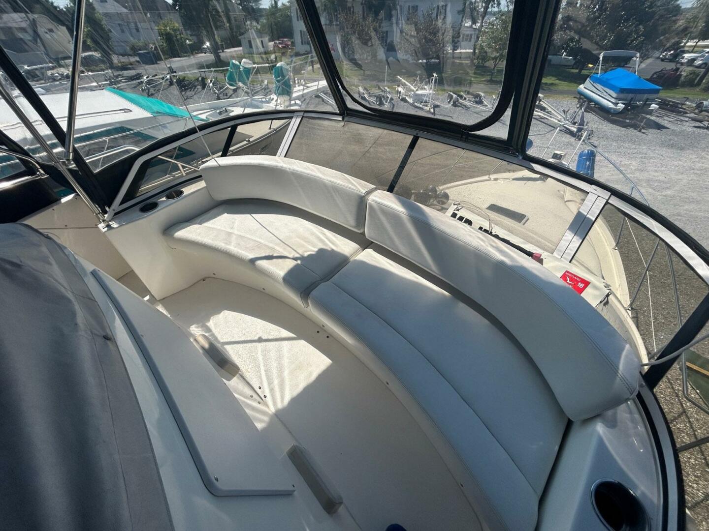 2000 Silverton 352 Motor Yacht - Image 11