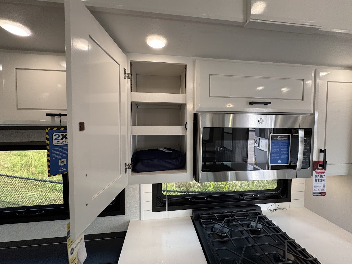 2026 JAYCO PINNACLE 32RLTS - Image 19