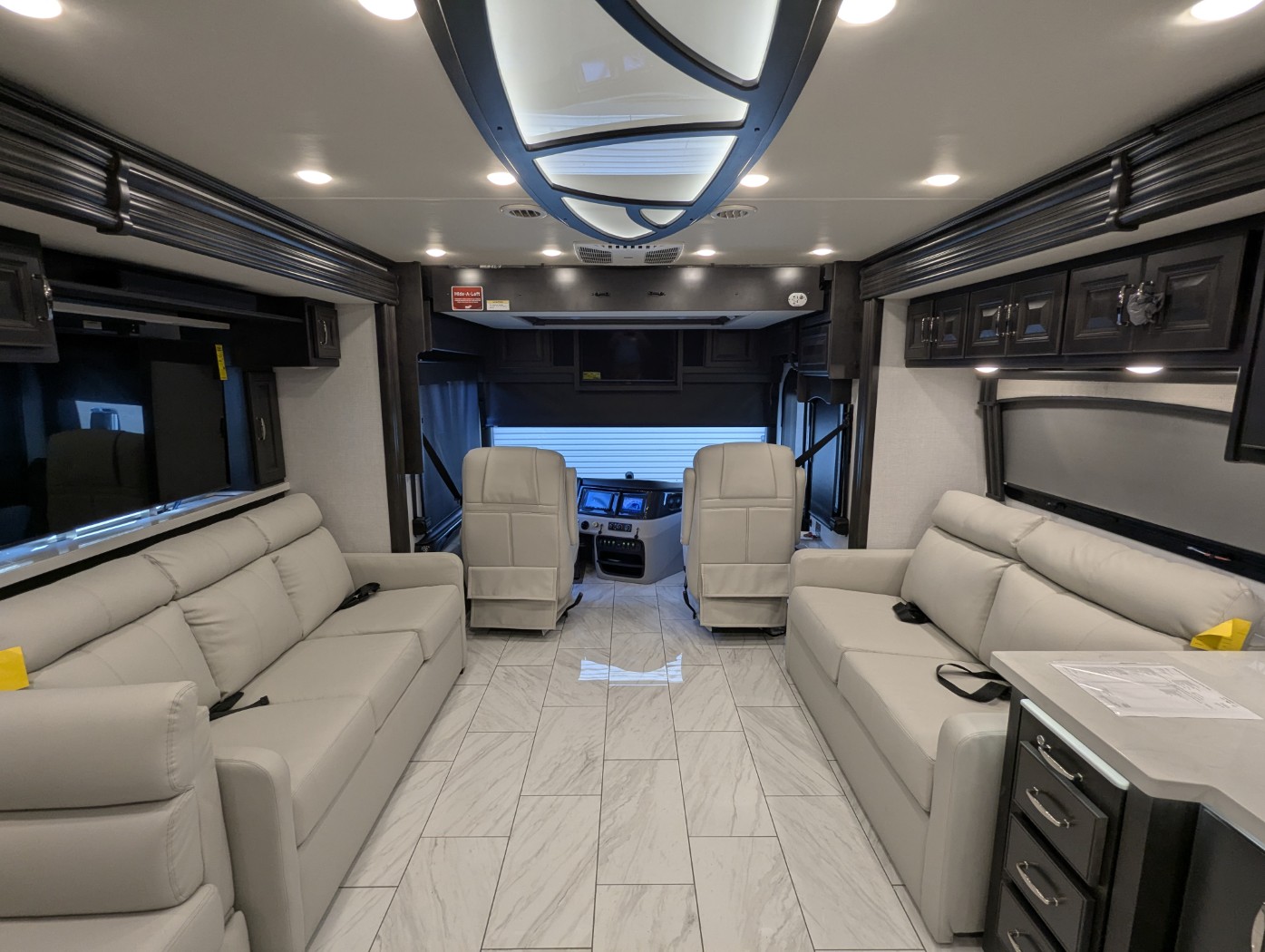 2026 Fleetwood Discovery 38W - Image 46