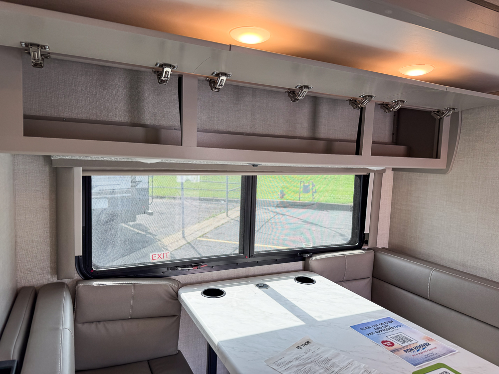 2025 THOR MOTORCOACH 24TT - Image 43