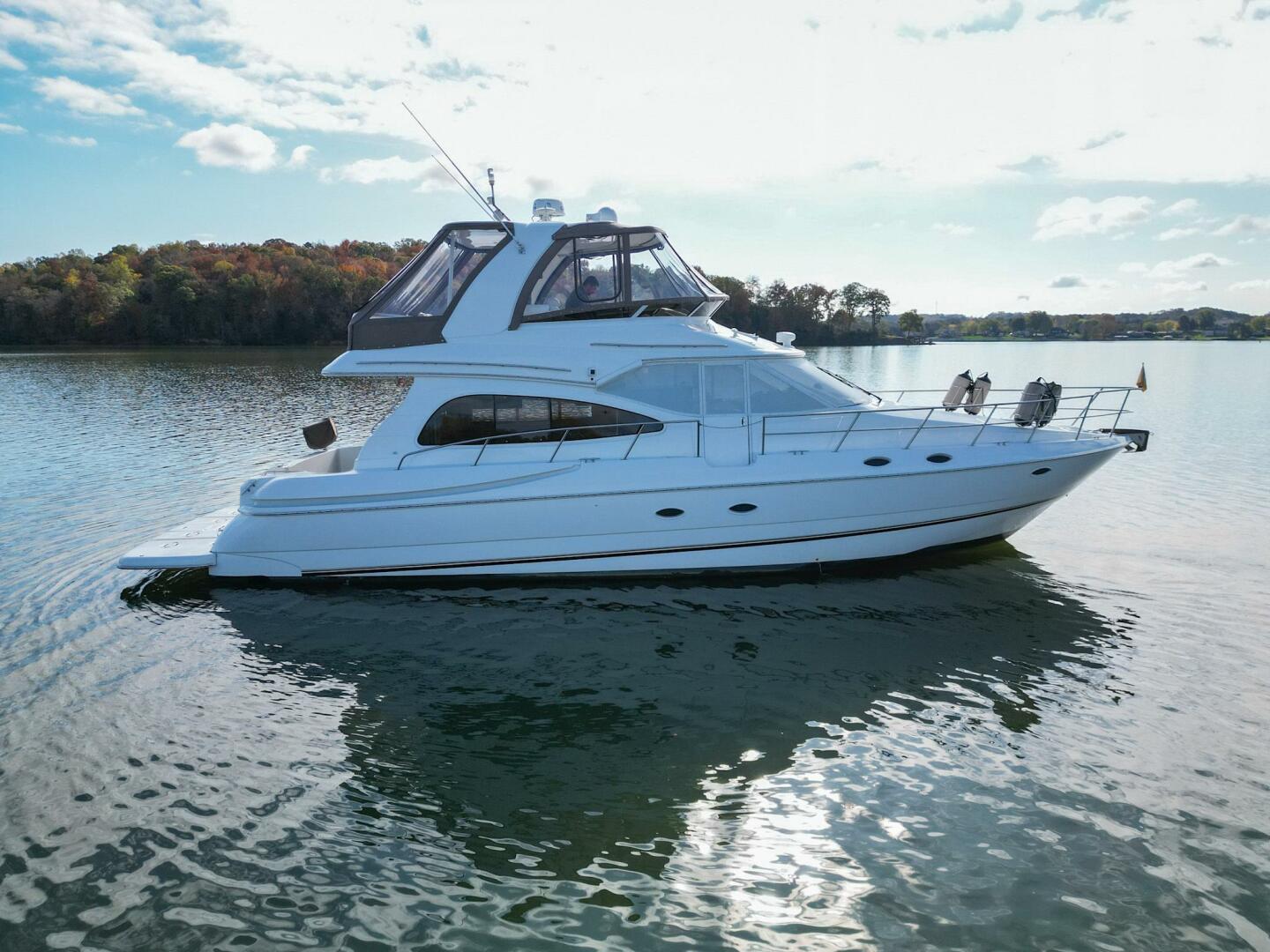 2002 Cruisers Yachts 5000 Sedan Sport - Image 7