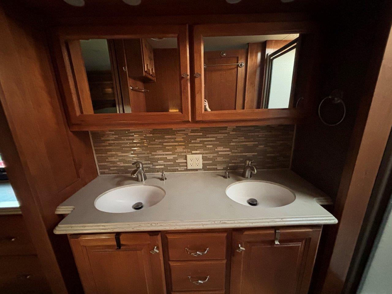 2015 Tiffin Phaeton 40 AH - Image 9