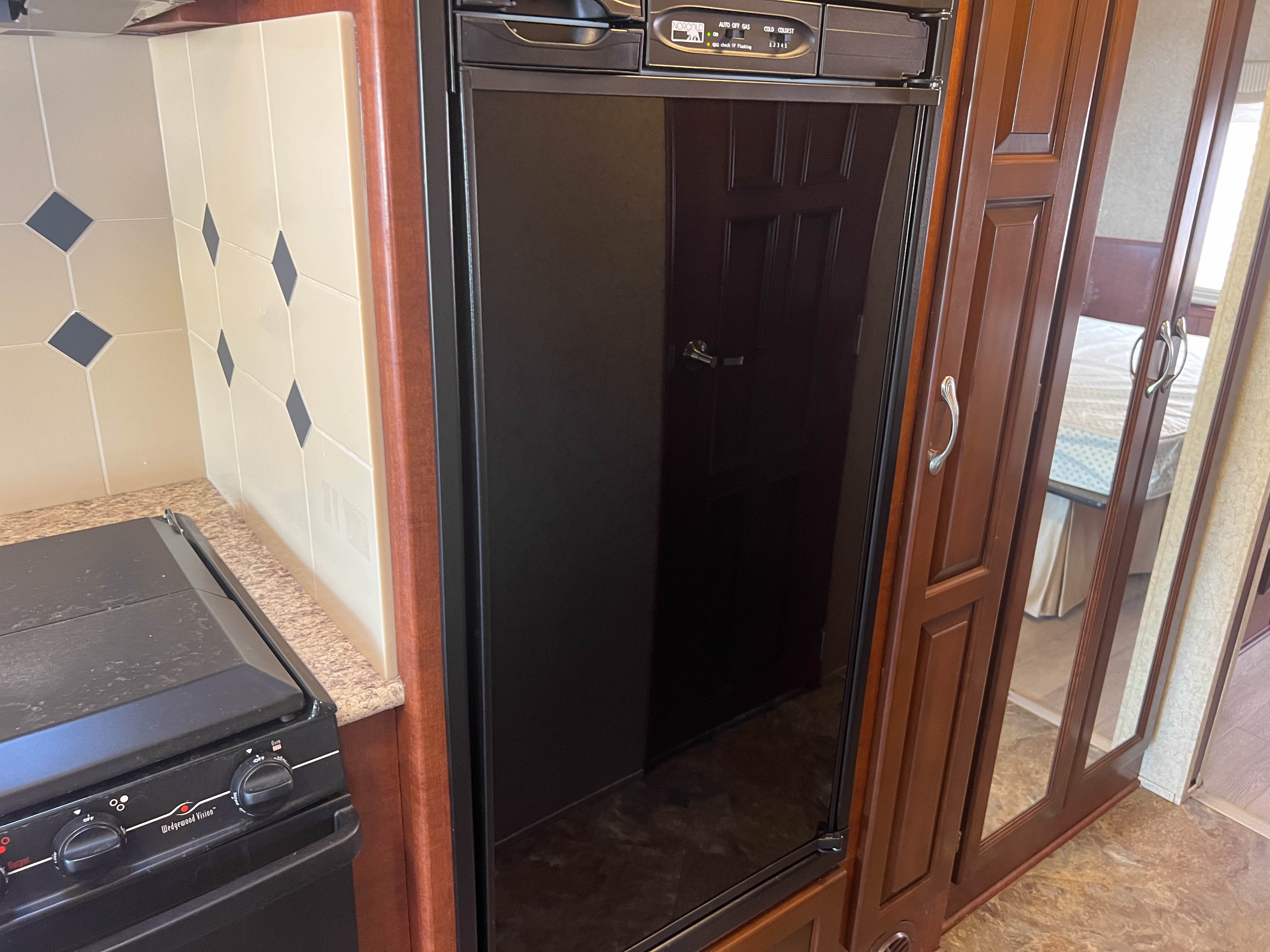 2011 NEWMAR BAYSTAR 3302 - Image 24