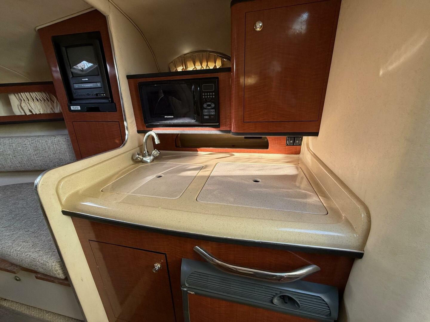 2003 Sea Ray 280 - Image 10