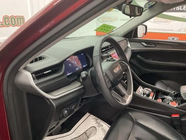 2023 Jeep Grand-Cherokee-L Laredo Altitude 4x4 - Image 9