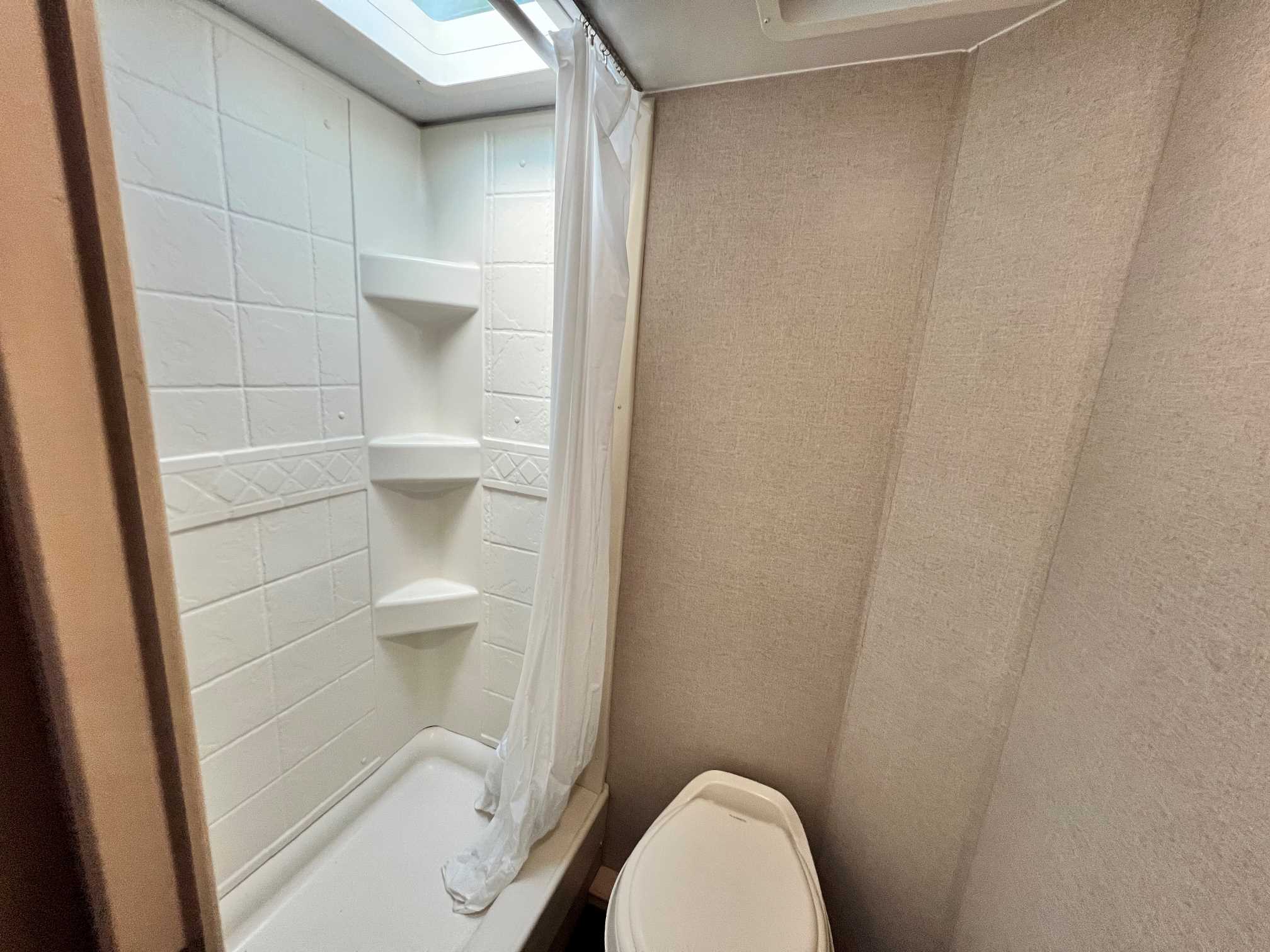 2018 Winnebago Micro Minnie 1700BH - Image 15