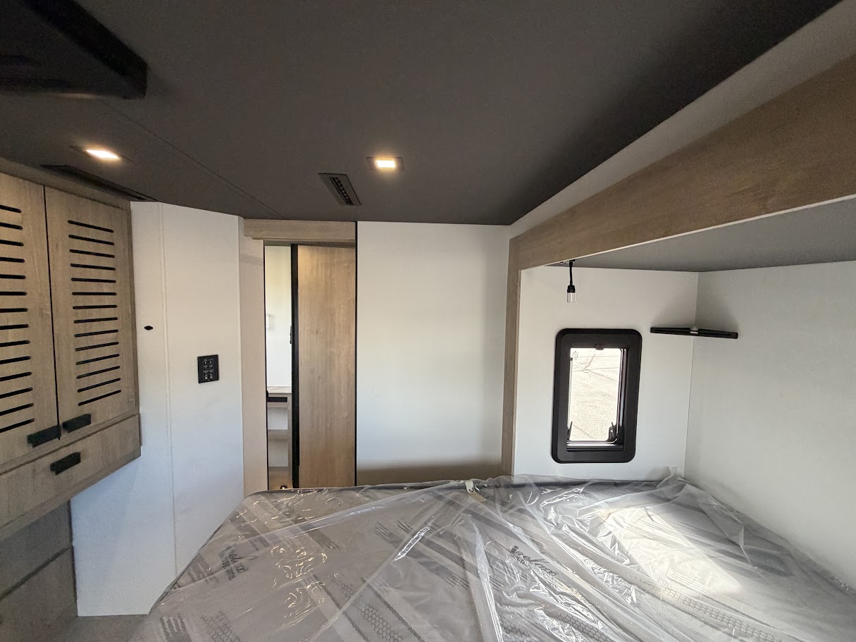 2027 GRAND DESIGN LINEAGE SERIESE 30DC - Image 61