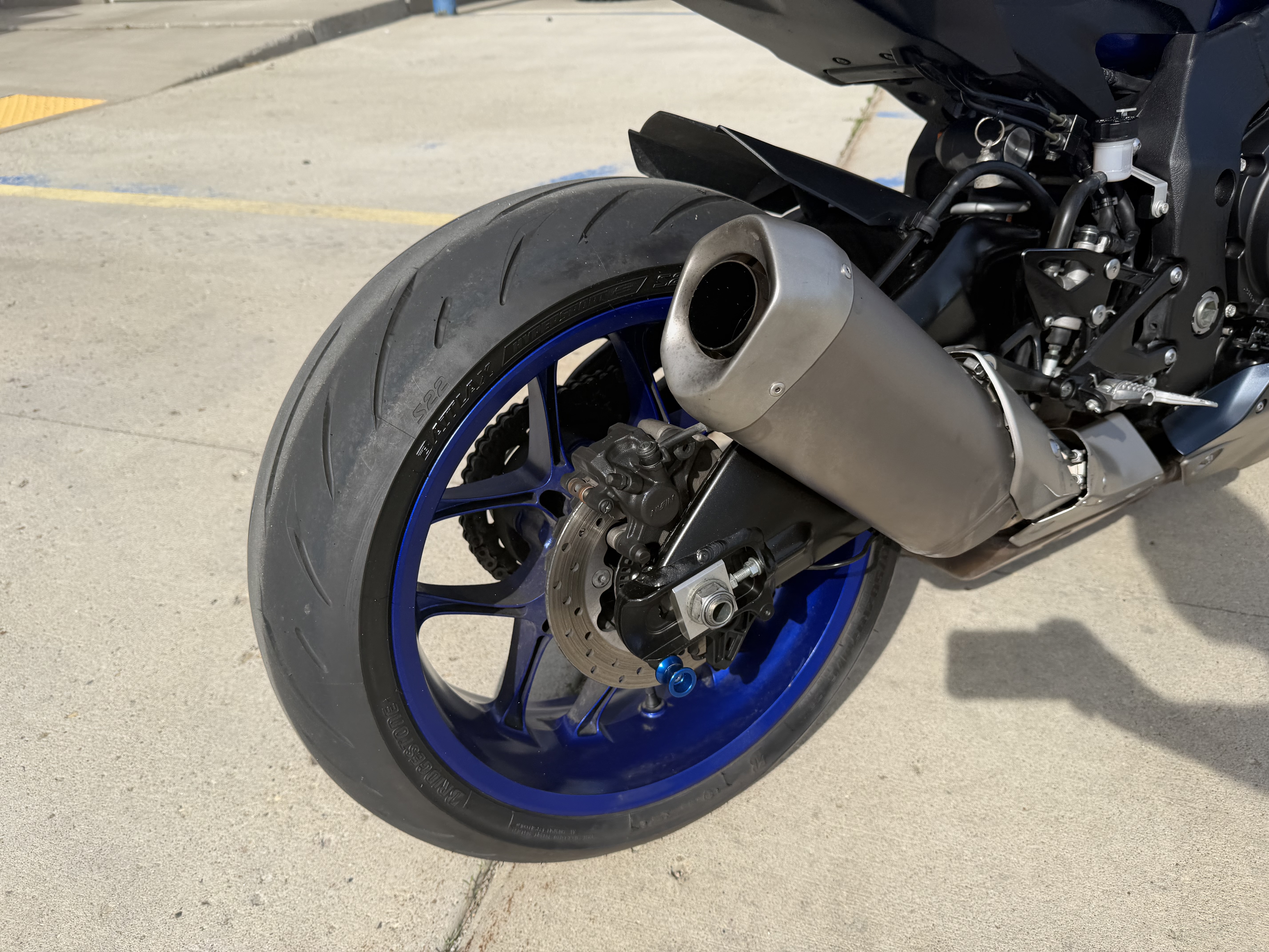 2024 Yamaha YZF R1 - Image 12