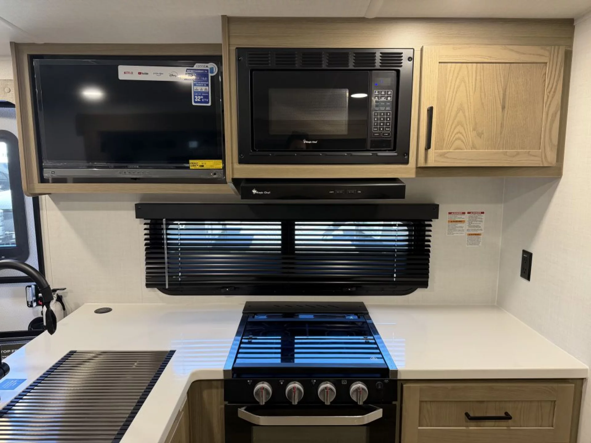 2027 FOREST RIVER ROCKWOOD MINI LITE 2513S - Image 22