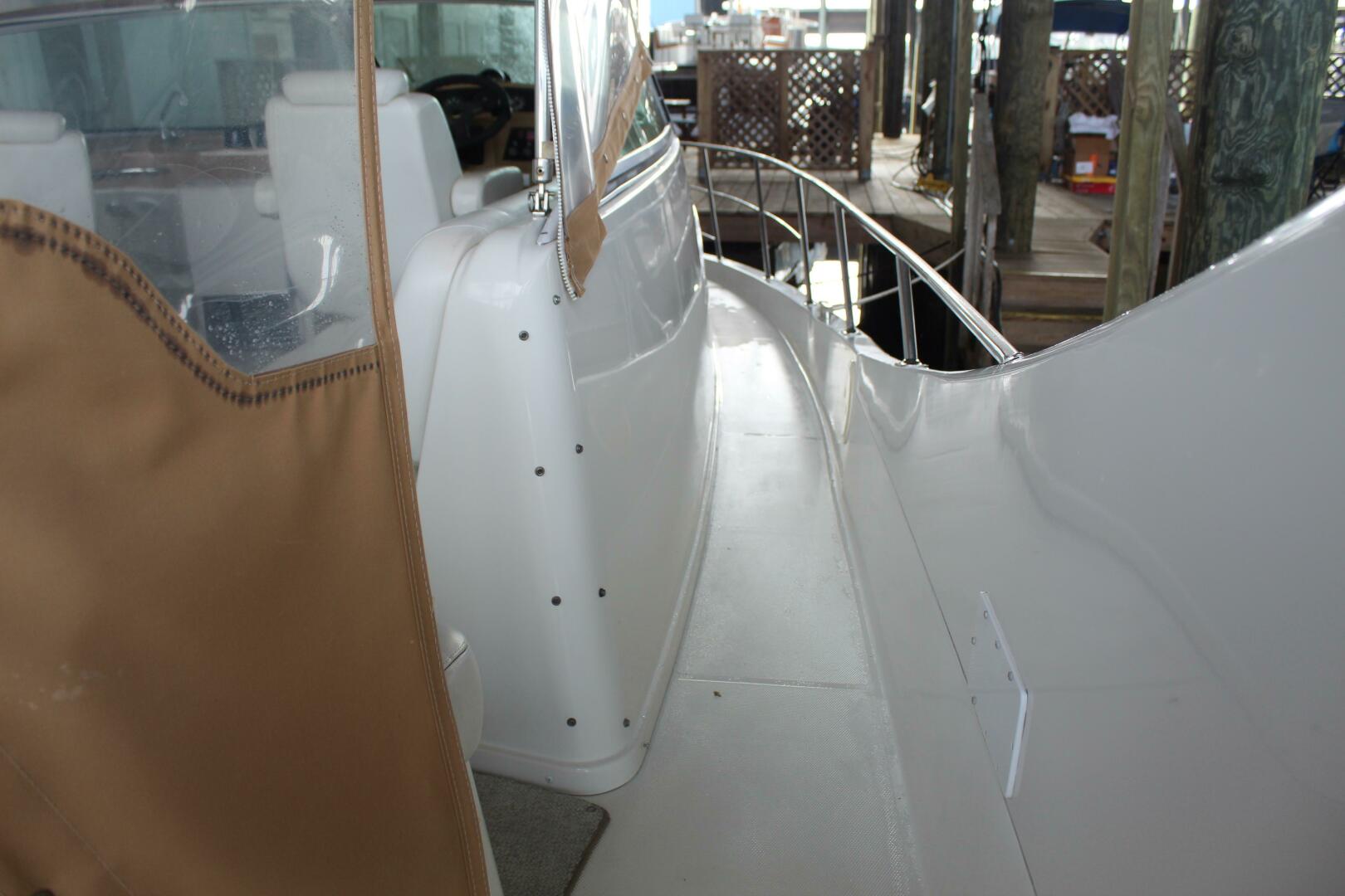 2004 Carver 360 Mariner - Image 31
