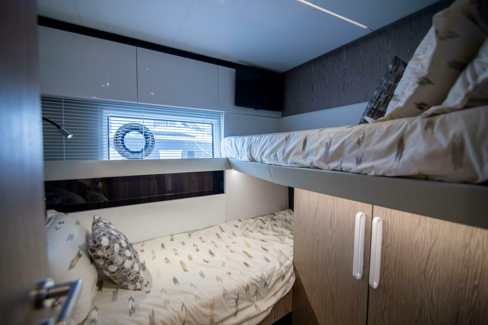2019 Azimut S7 - Image 42