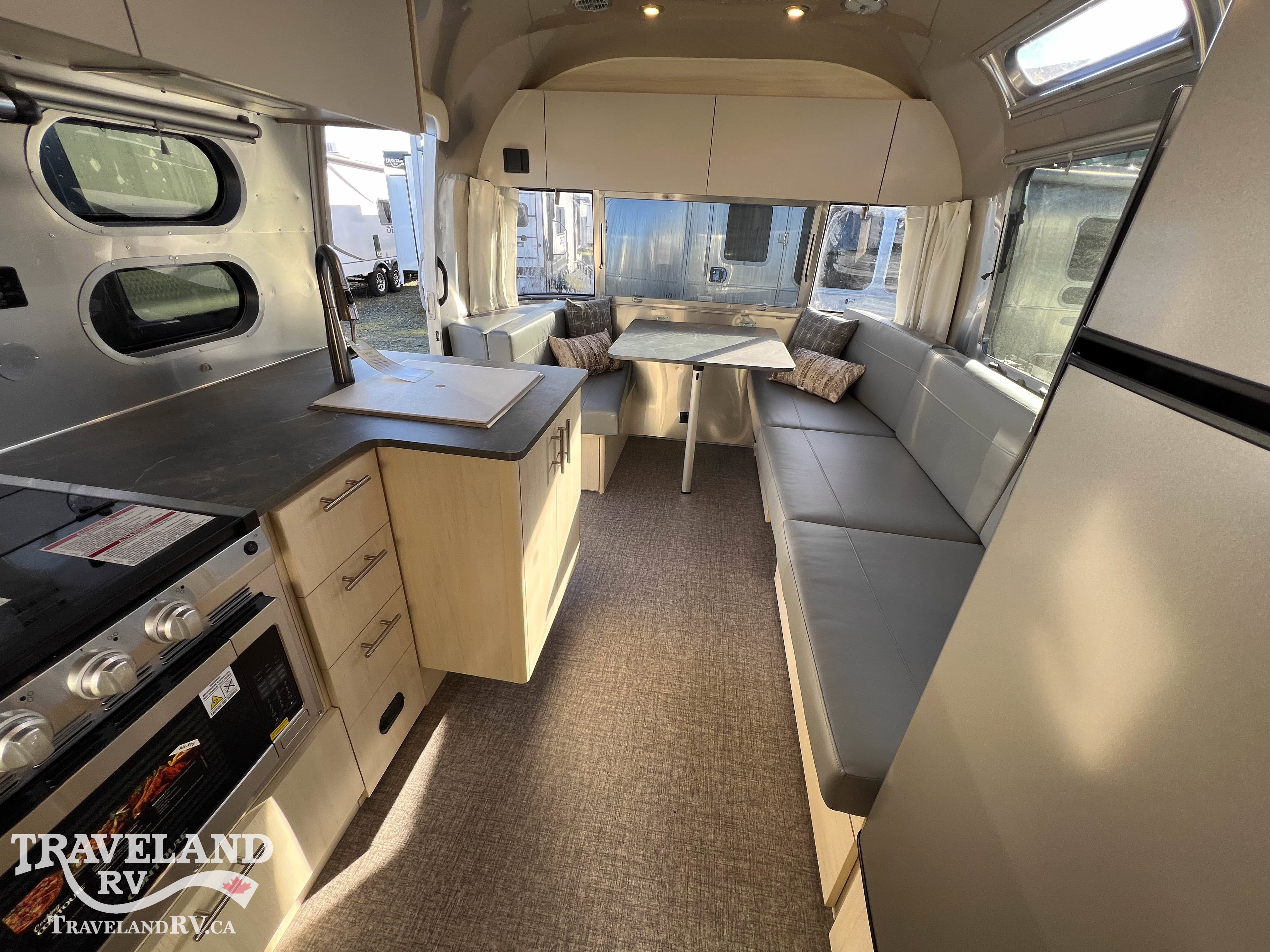 2026 Airstream Flying Cloud 23FBQ - Image 7