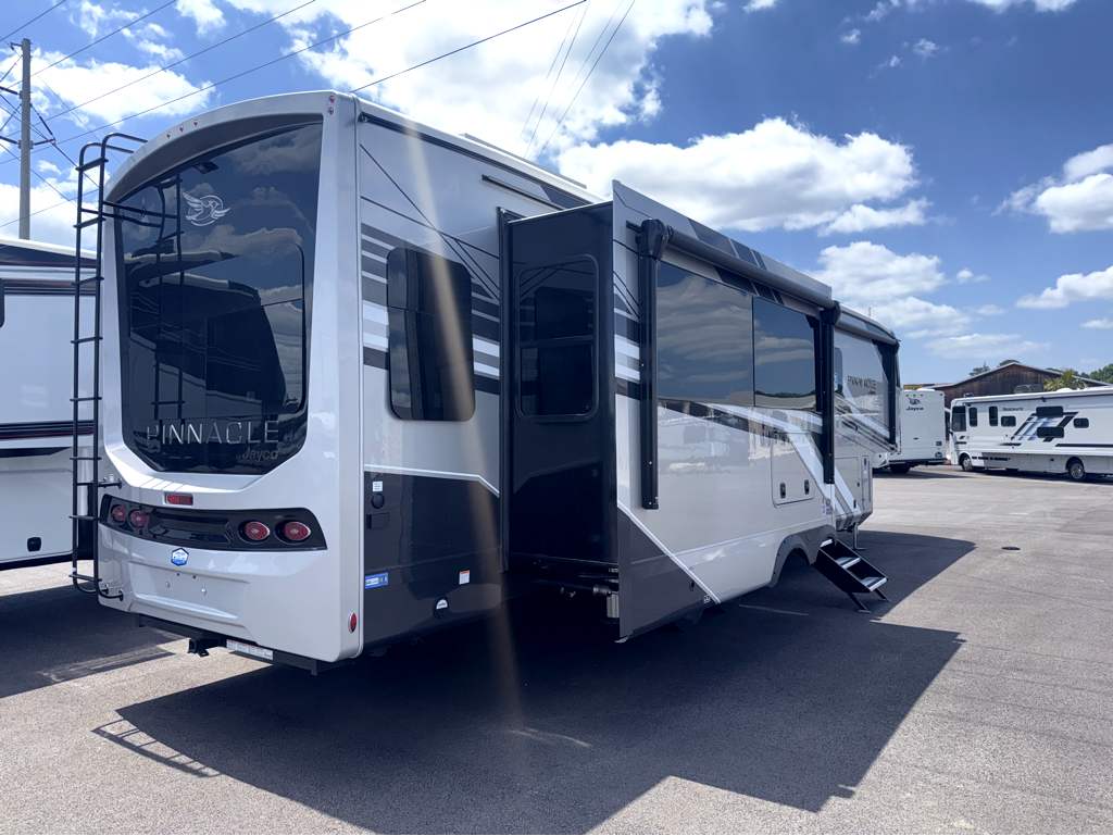 2026 JAYCO PINNACLE 36FBTS - Image 4