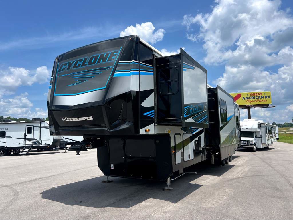 2026 HEARTLAND CYCLONE 4014C - Image 3