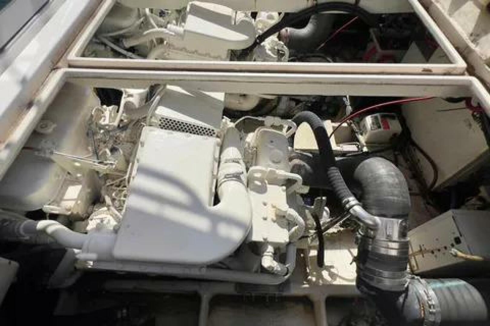 1996 Cruisers Yachts 4285 Express Bridge - Image 3