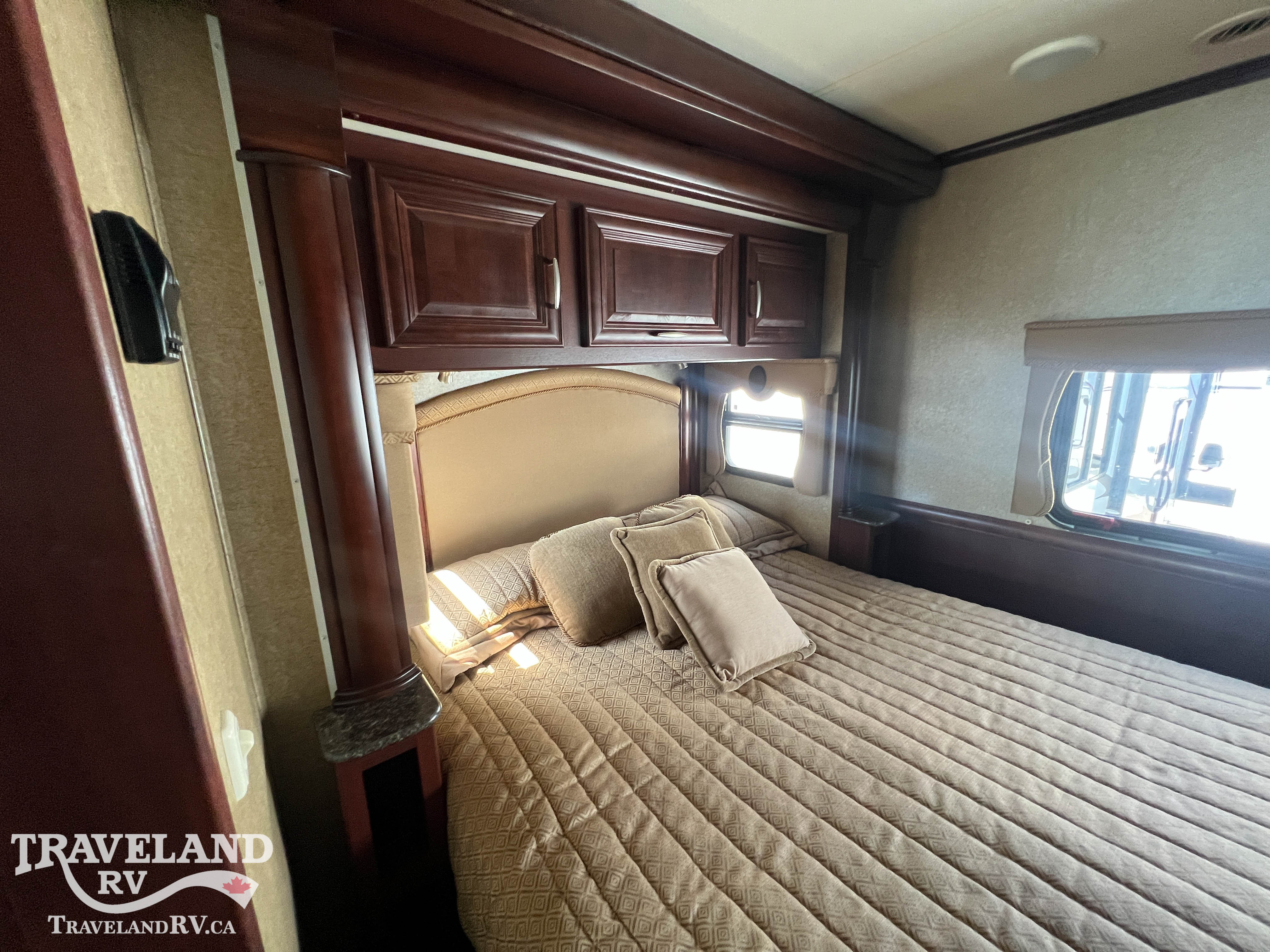 2012 Thor Motor Coach CHALLENGER 32VC HMS - Image 30