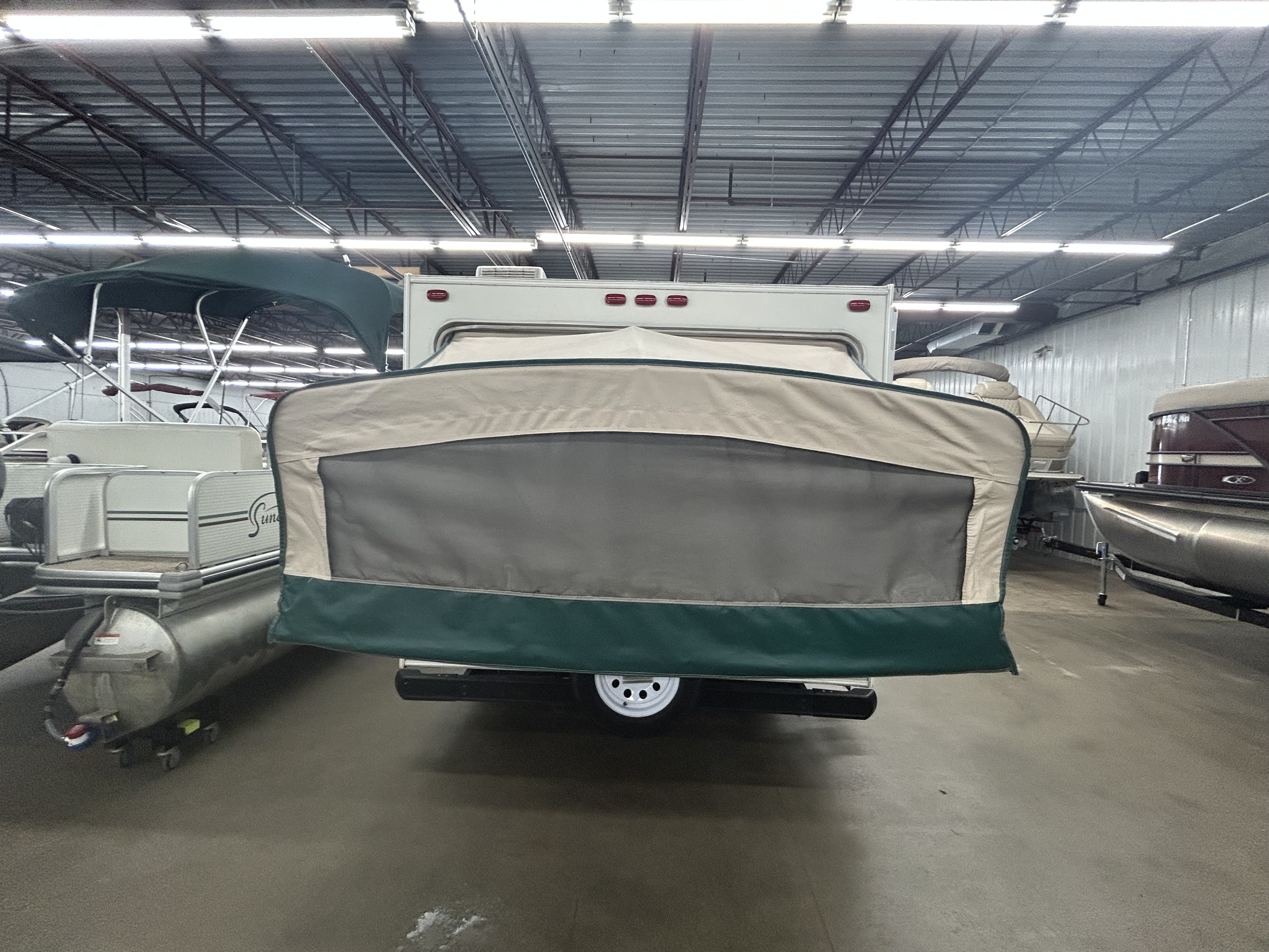 2004 KODIAK K235 - Image 4