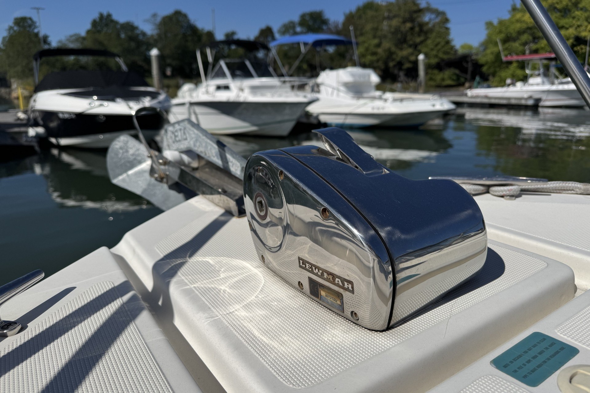 1999 Pursuit 2470 Walkaround - Image 15