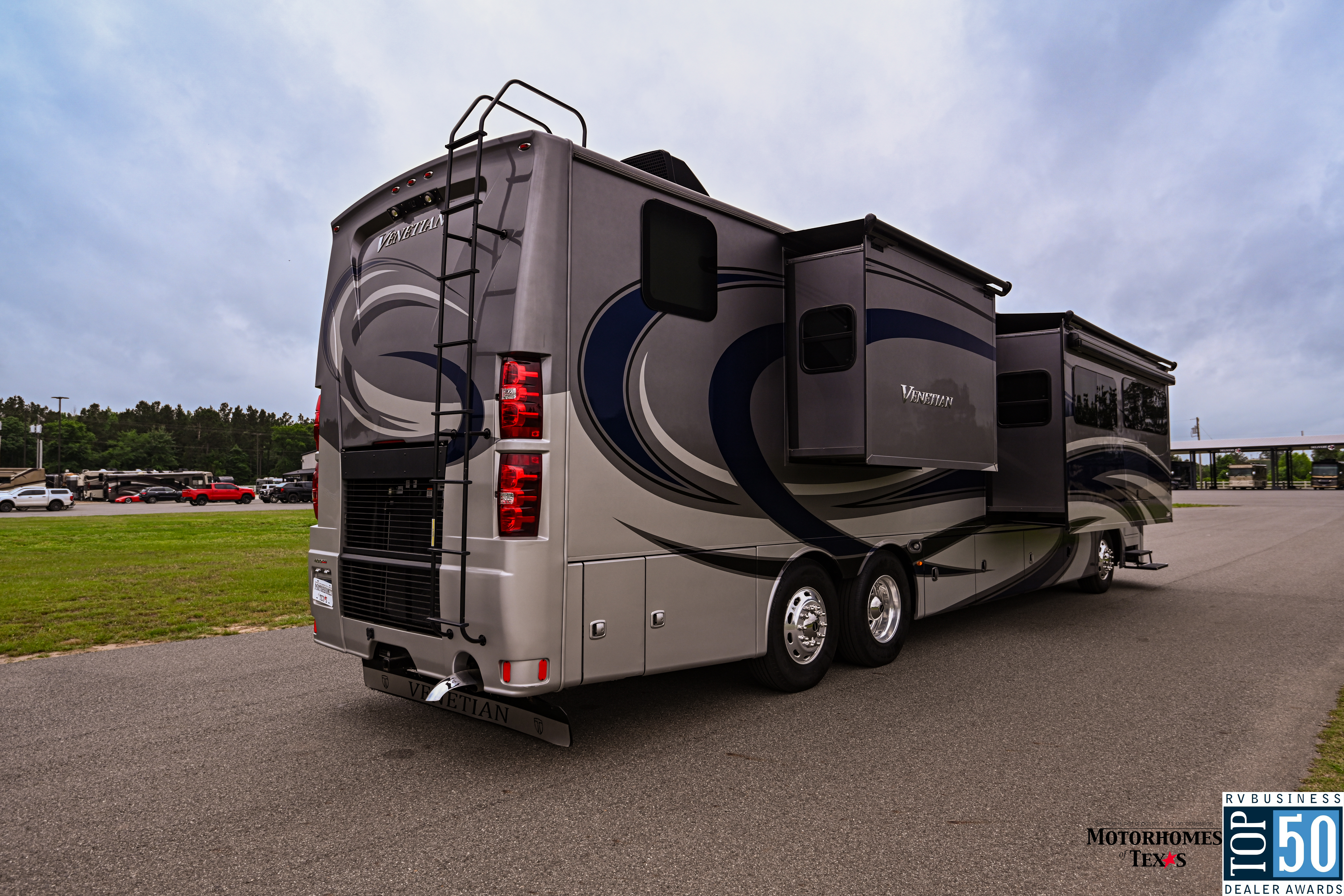 2022 Thor Motor Coach Venetian F42 - exterior 4