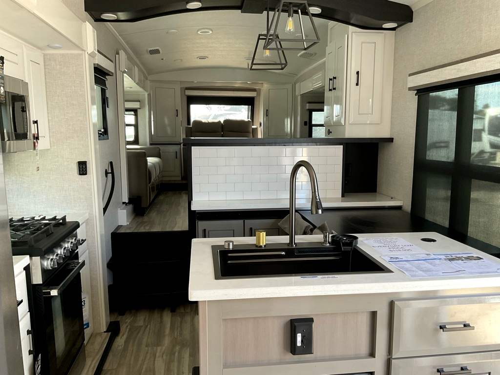 2025 JAYCO PINNACLE 38 FLGS - Image 10