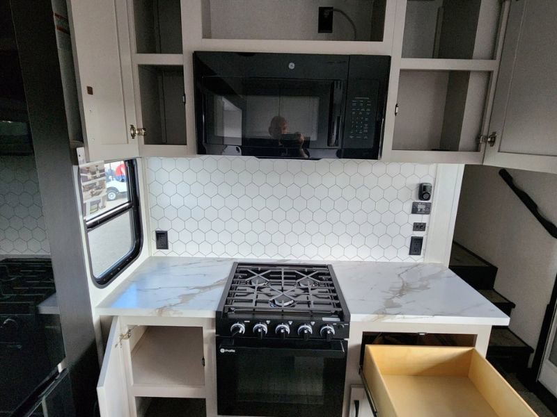 2026 JAYCO SEISMIC 395 - Image 12