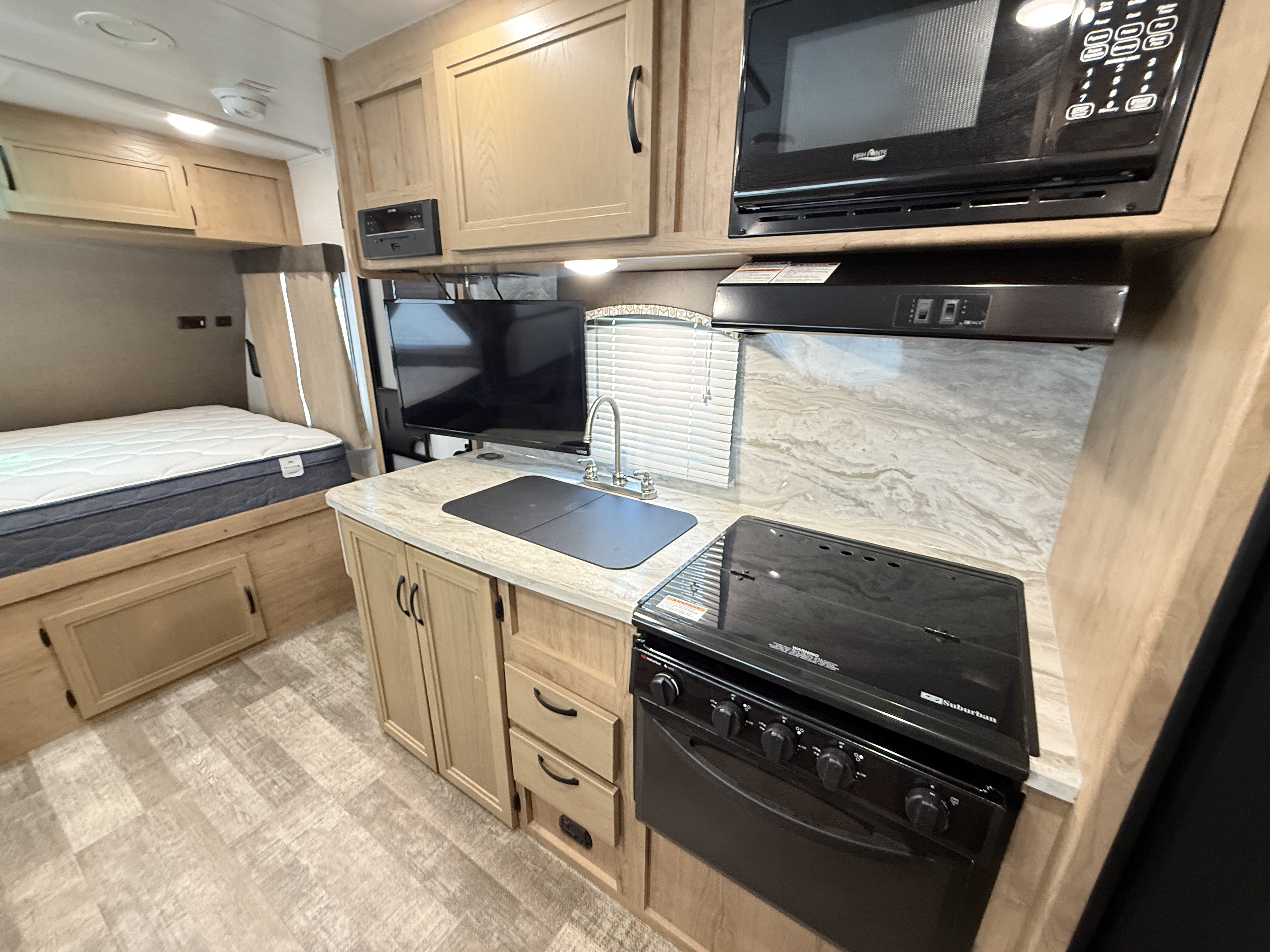 2021 Winnebago Micro Minnie 2100BH - Image 15