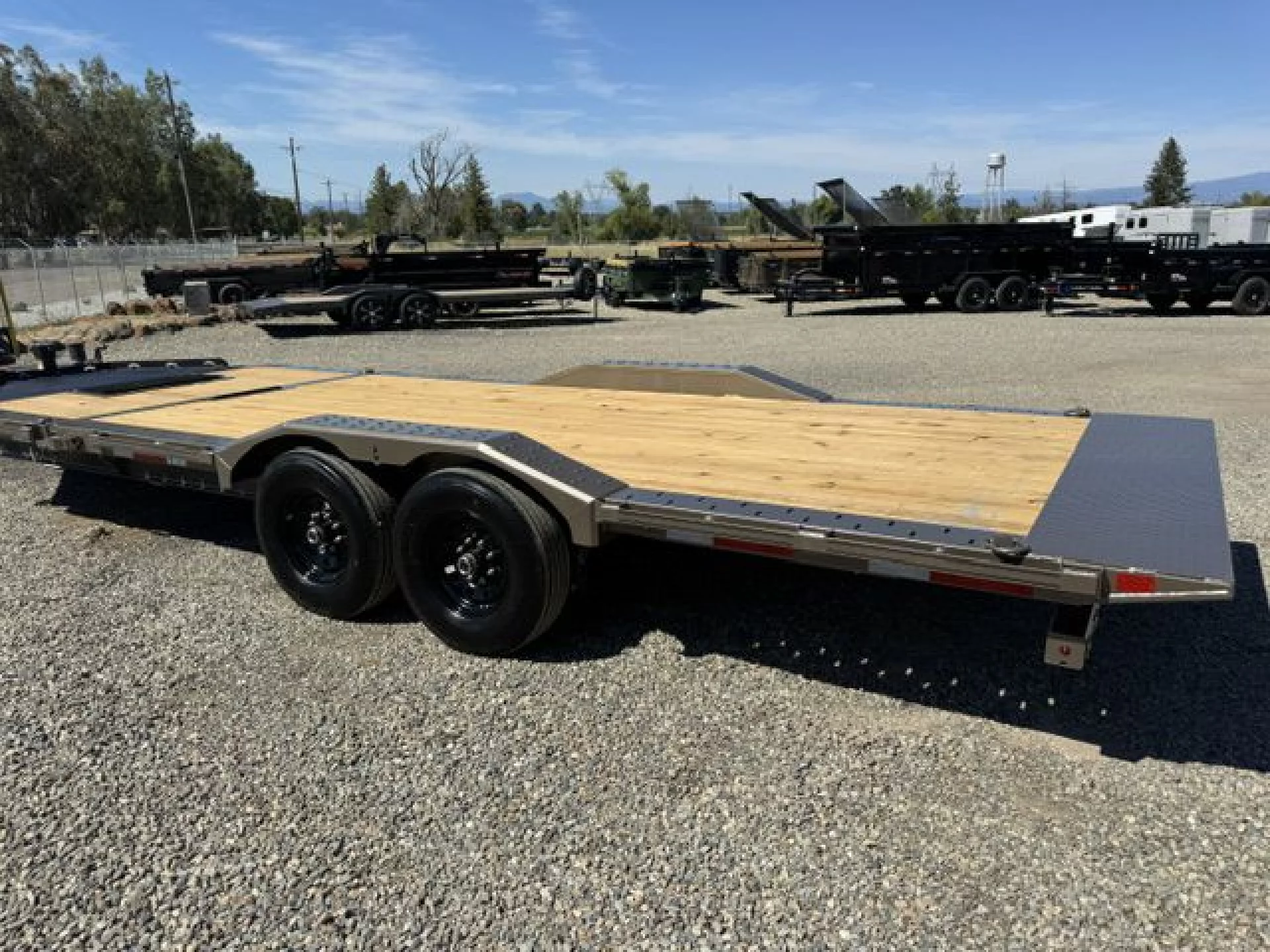 2026 DIAMOND C TRAILERS DIAMOND C HXD 207 L22X102 GVWR 15.5 - Image 5