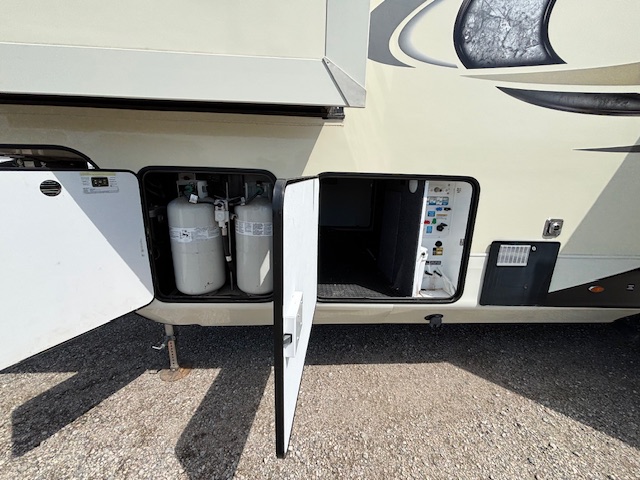 2018 Jayco North Point 379DBFS - Image 8