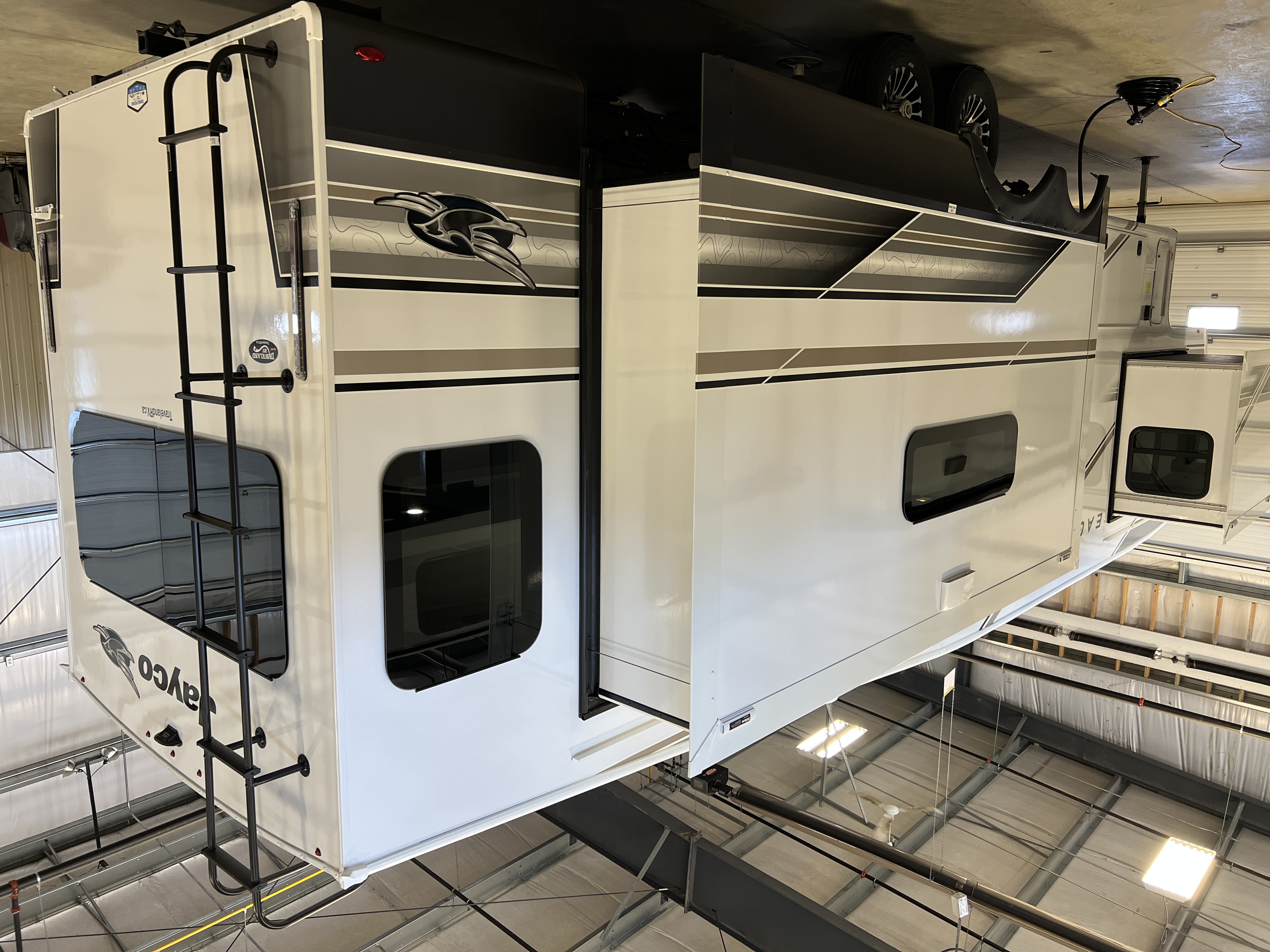 2027 Jayco Eagle 321RSTS - Image 6