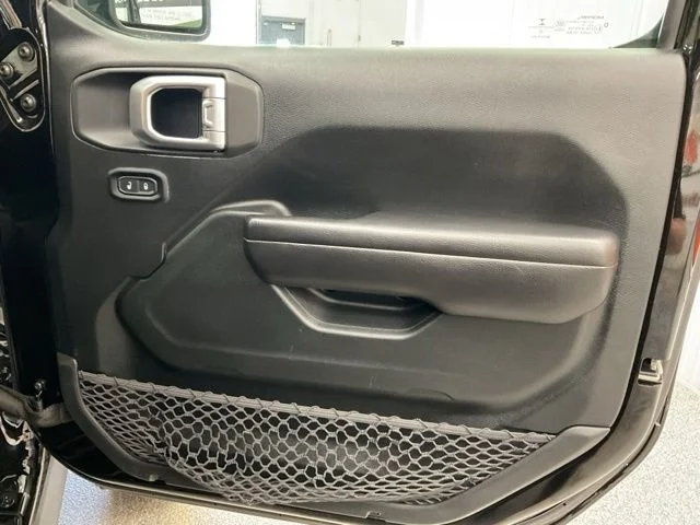 2020 Jeep Gladiator Crew Cab Rubicon 4WD - Image 24