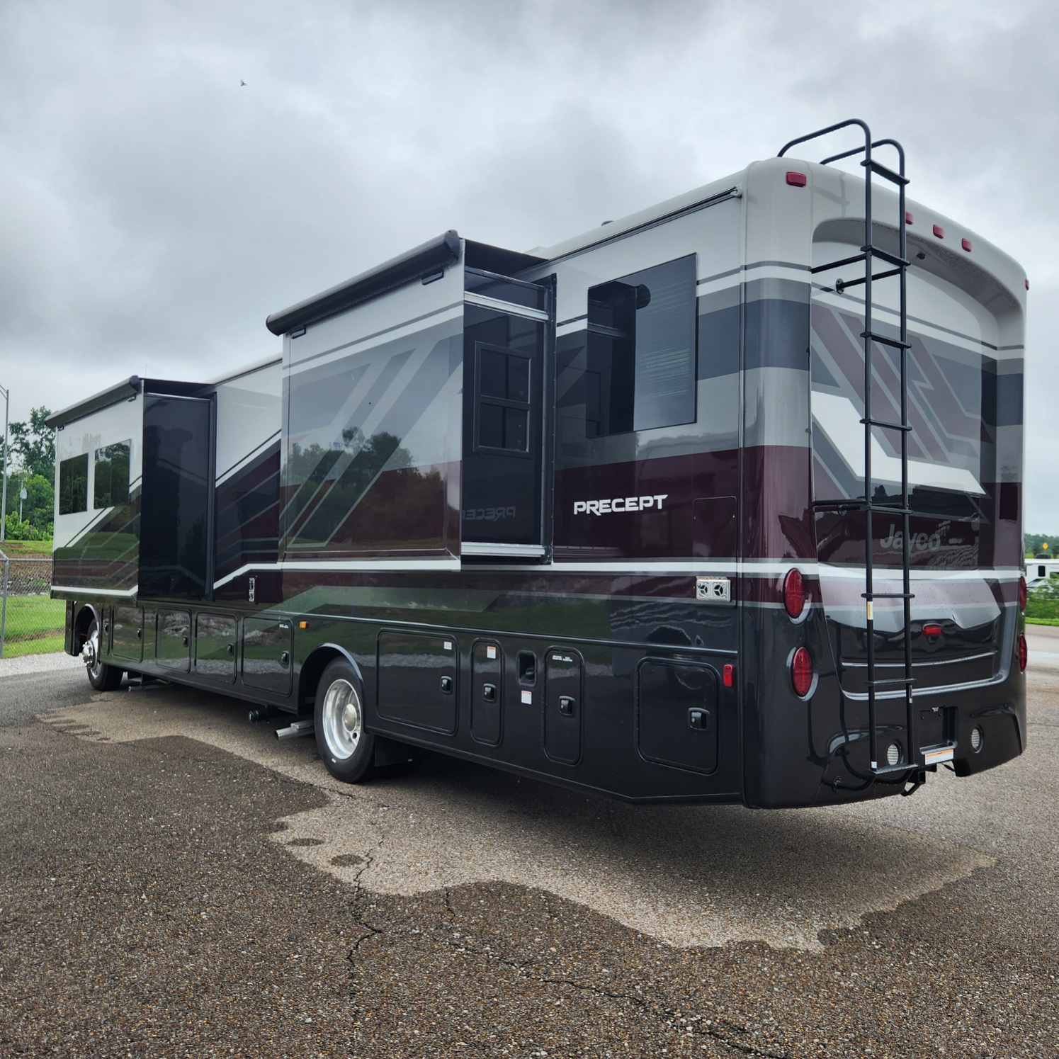 2027 JAYCO PRECEPT 36C - Image 3