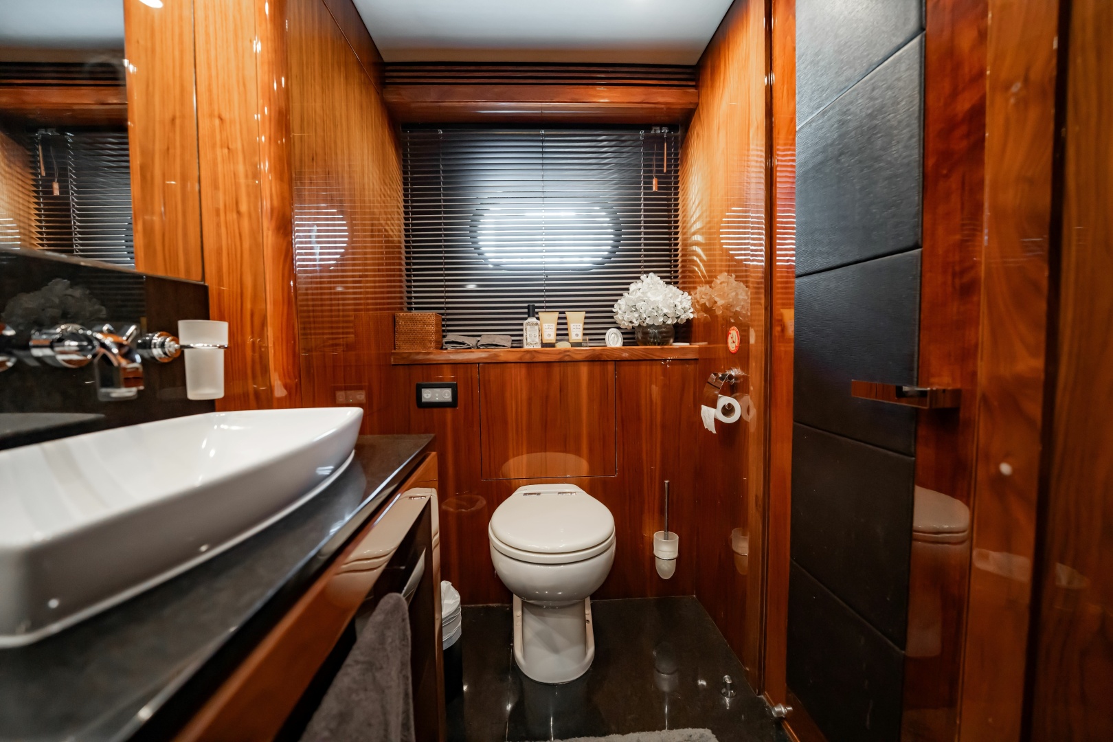 2010 Sunseeker 34 Metre Yacht - Image 58