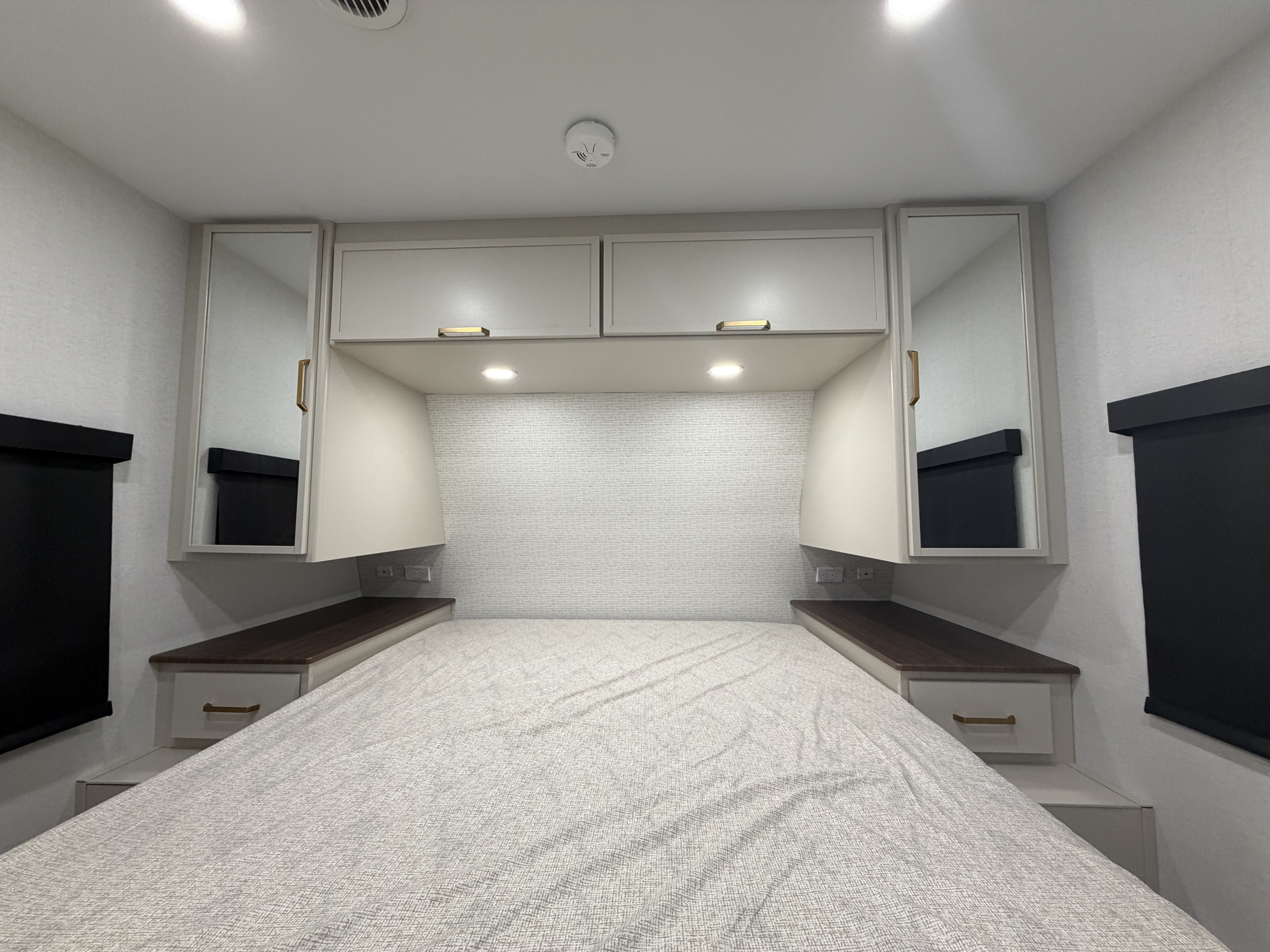 2027 Grand Design Imagine XLS 22RBE - Image 21